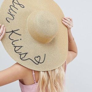 STRAW FLOPPY HAT